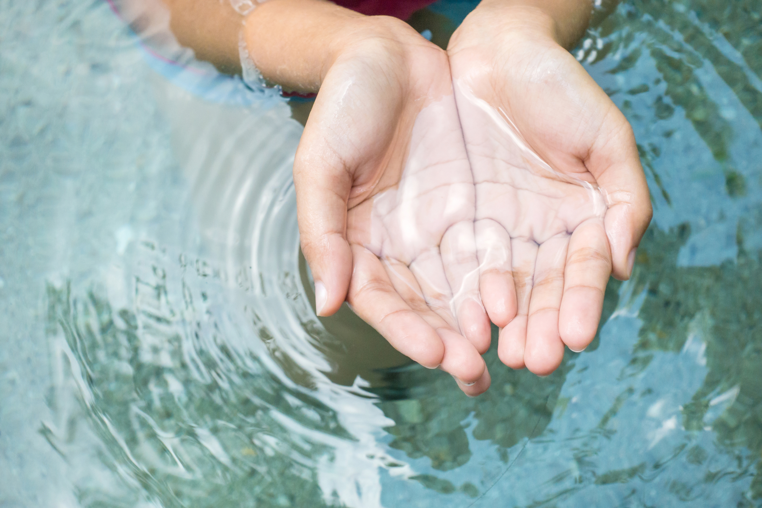 NEUBAU EYEWEAR Water hands Ngo charity